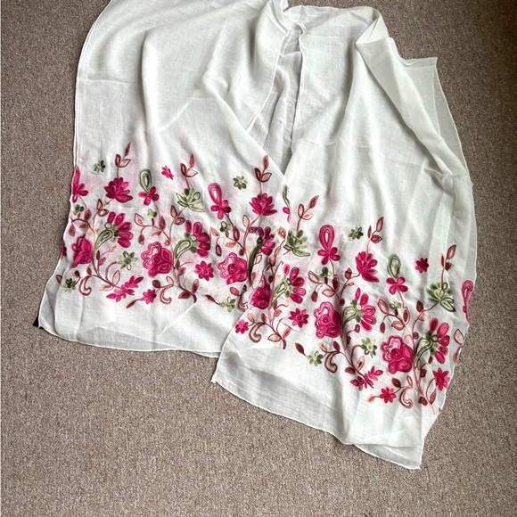 4 MATCHING SHAWLS - Picture 5 of 6